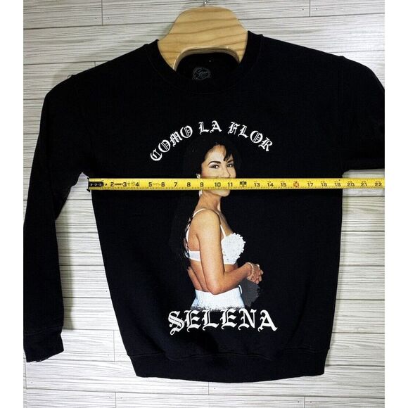 Selena Official Women's Sz Small Black Como La‎ Flor Pullover Sweatshirt - Picture 4 of 6